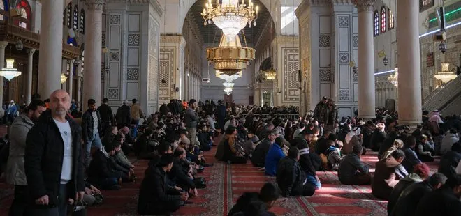 Şam’daki Emevi Camisi’nde cuma namazı! Yağmur duası edildi