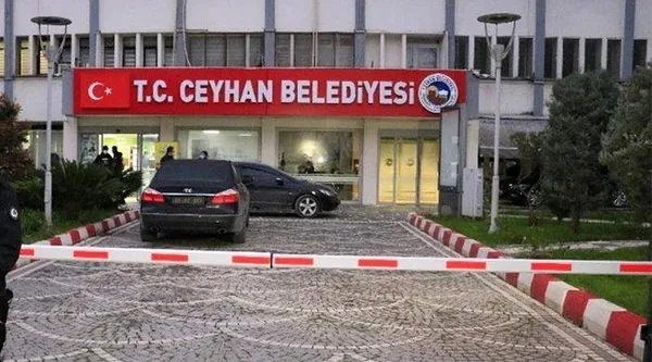 CHP’li Ceyhan Belediyesi suyunu çıkardı! Koltuk işleri genel müdürlüğü | Bir adam 22 koltuk
