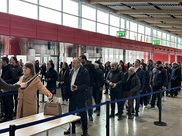İsveç'te oy kullanma işlemi başladı - 1