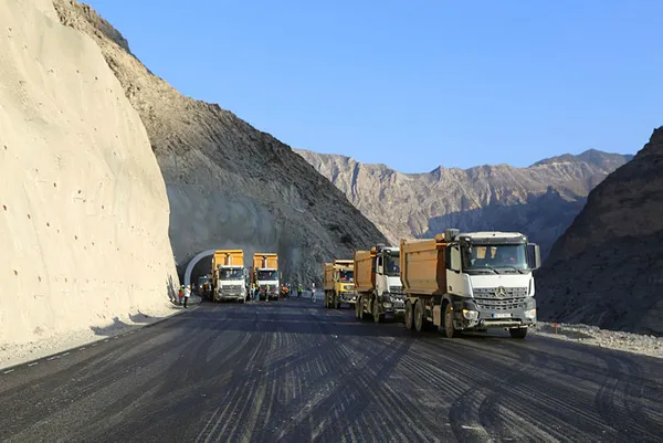Ulaştırma ve Altyapı Bakanı Adil Karaismailoğlu, Yusufeli’nde yol ve tüneller inşaatlarını inceledi! Tarih verdi
