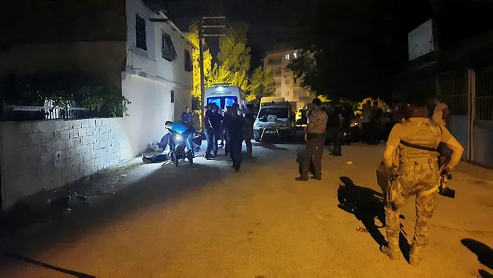 osmaniyede-iki-aile-arasinda-av-tufegi-ve-kalasnikoflu-kavga-2-olu-1662936441297.jpg Osmaniye'de iki aile arasında av tüfeği ve kalaşnikoflu kavga: 2 ölü! - 2