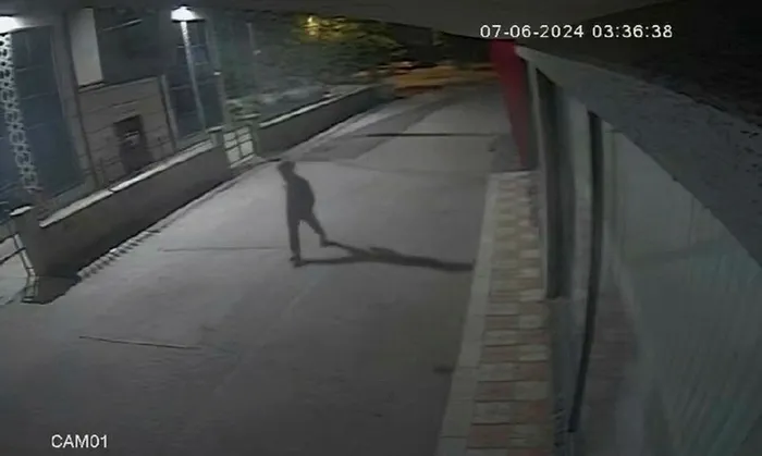 1718261667046.jpeg Bursa'da 5 okulu soyan şahıs önce kameraya sonra polise yakalandı - 1