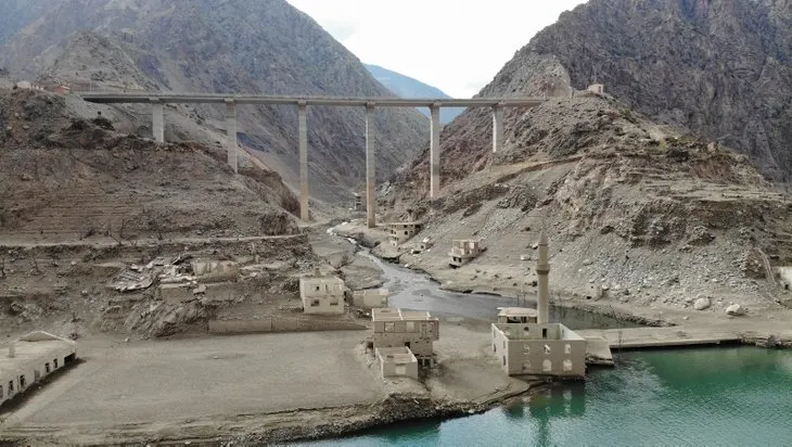 Artvin’de baraj suları çekilince tarihi köy yeniden ortaya çıktı