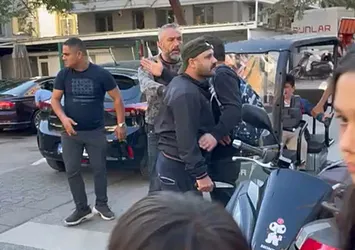 Kadıköy'de maganda dehşeti! Araçla çarptığı kadın bayıldı