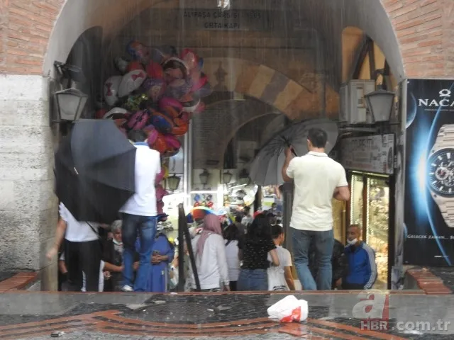 Edirne'de fırtına ve yağış etkili oldu! Vatandaşlar kaçacak yer aradı 5