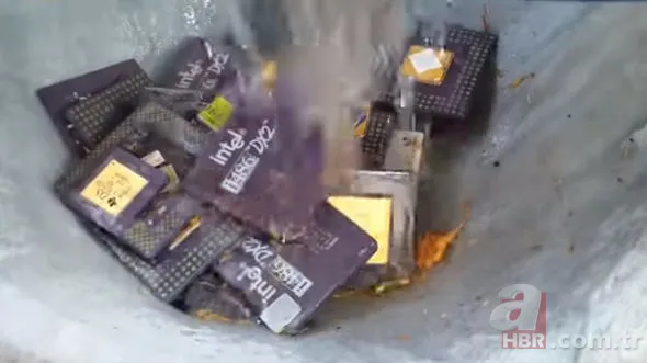 Bilgisayar parçalarından altın çıkardı! Görenler şaşkın... 13