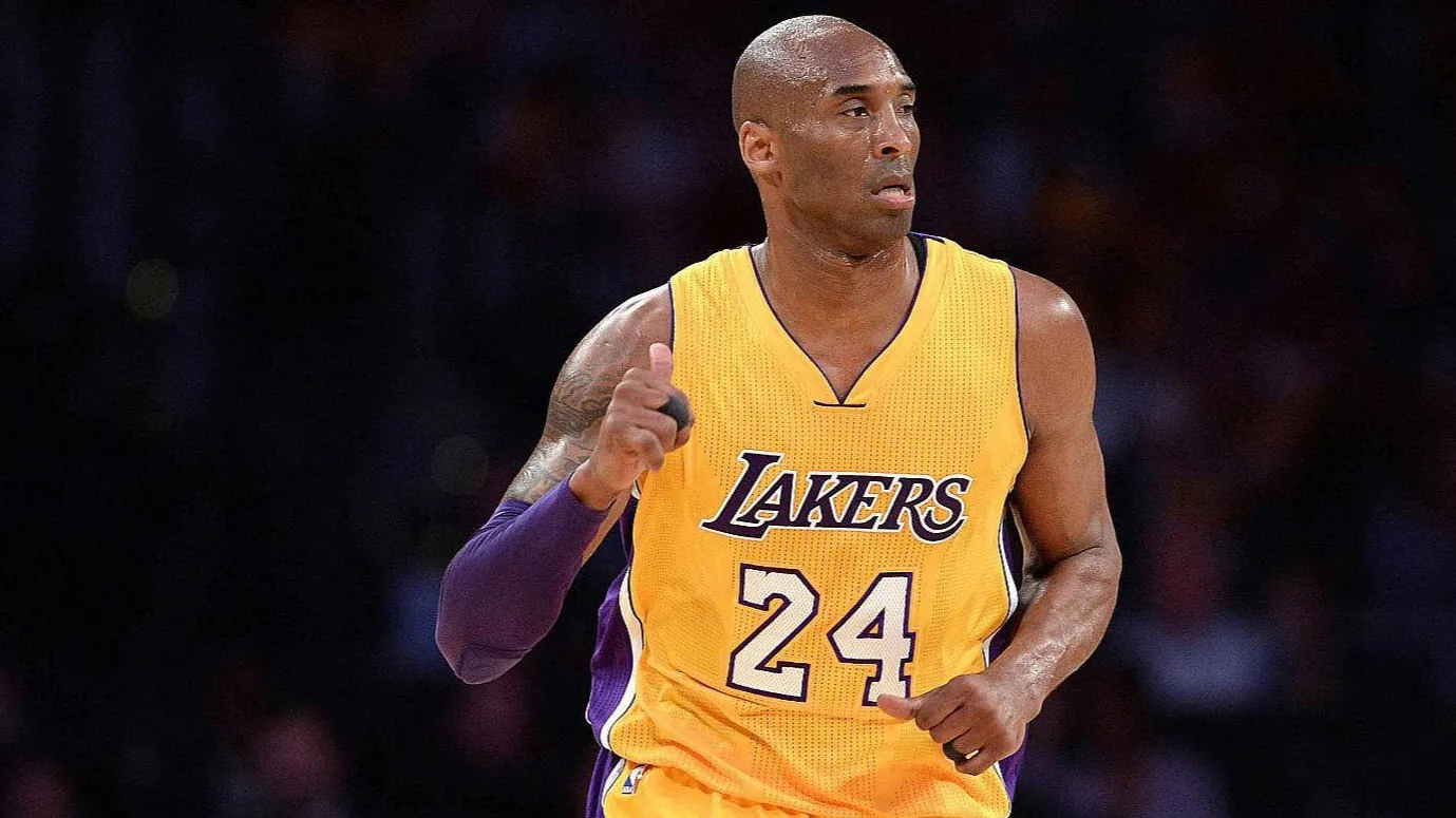 Kobe Bryant'ın ısınma tişörtü açık artırmada 277 bin dolara satıldı