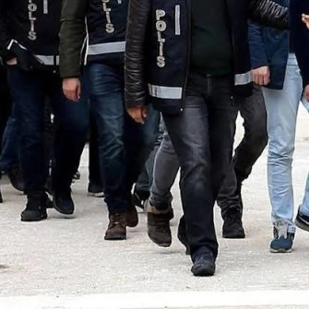 İzmir'de kaçakçılık operasyonu: 7 tutuklama