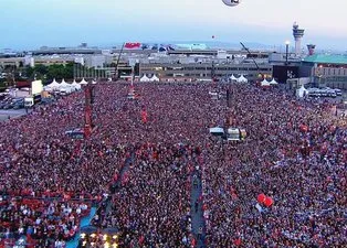 Atatürk Havalimanı'ndaki 15 Temmuz buluşmasından fotoğraflar