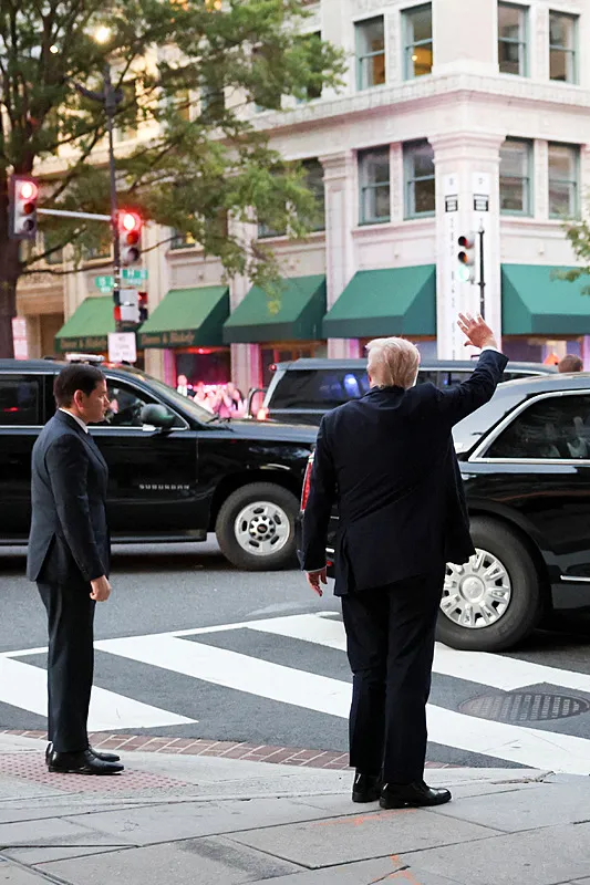 trumpa-gittigi-restoranda-gazze-soku-filistine-ozgurluk-1757488668966.jpg (REUTERS)