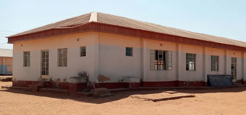 Nijerya'da yatılı okula silahlı baskın! Yüzlerce kız öğrenci kaçırıldı