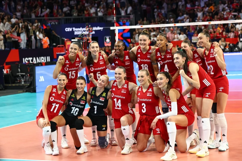 a-milli-kadin-voleybol-takimi-ceyrek-final-macinda-almanya-karsisinda-1788444456526.jpg A Milli Kadın Voleybol Takımı çeyrek final maçında Almanya karşısında - 1