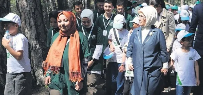 Emine Erdoğan 81 İlde 81 Milyar Adım Çevre Yürüyüşü’ne gençlerle birlikte katıldı