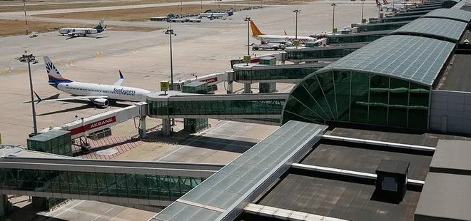 İzmir’de havalimanında bir şahsın üzerinde 523 gram esrar bulundu