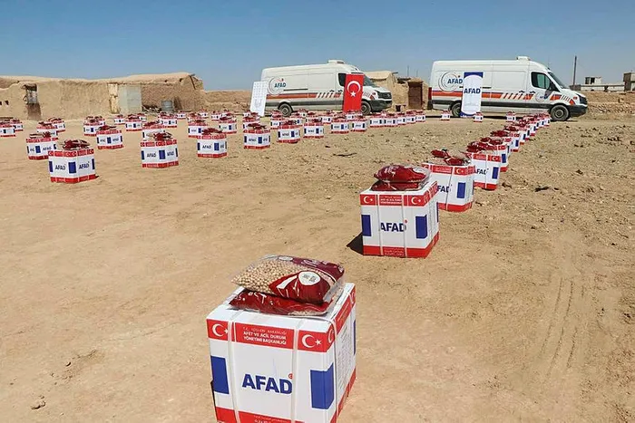 Son dakika: Türkiye'den Barış Pınarı Harekatı bölgesine dev yardım - 1
