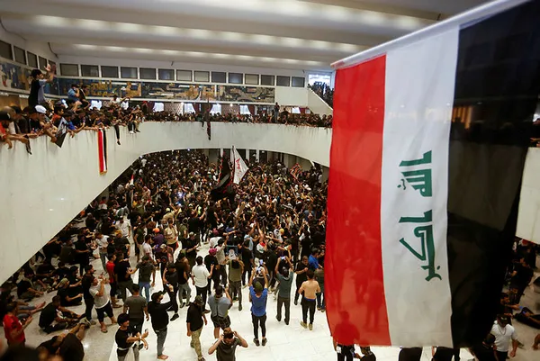 Son dakika: Irak'ta Sadr destekçileri yine Meclis'i bastı - 4