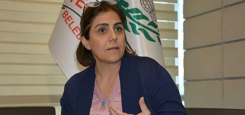 Görevden alınan HDP'li Belediye Başkanı Belgin Diken güvenlik güçlerine saldırıda bulunulan eyleme katılmış