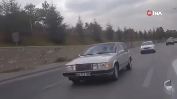 mhp-lideri-devlet-bahceliden-klasik-otomobiliyle-ferdi-tayfur-bu-bana-yeteri-1686168062256.jpg MHP lideri Devlet Bahçeli'den klasik otomobiliyle “Bu bana yeter” paylaşımı - 3