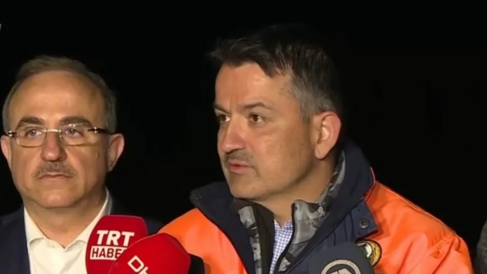 İzmir Karabağlar’daki yangın hakkında Bakan Pakdemirli’den önemli açıklama | Video