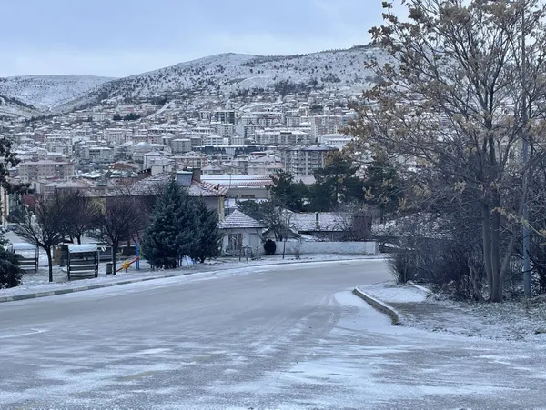 kar-yagsa-hava-yumusar-dedirten-soguklar-geldi-soguk-hava-dalgasi-yurdu-etkisi-altina-aldi-kar-yagisi-etkili-o-1671528346741.jpg Kar yağsa hava yumuşar dedirten soğuklar geldi ❄ Soğuk hava dalgası yurdu etkisi altına aldı! Kar yağışı etkili oluyor ⛄ Meteoroloji'den İstanbul için flaş uyarı - 2