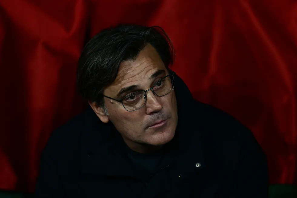 1790876600663.jpg Vincenzo Montella'dan eleştirilere yanıt: "Ben bunları kaldırırım" - 3