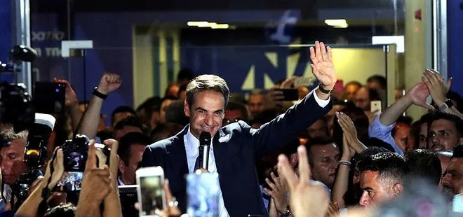 Yunanistan’da kritik seçim! Miçotakis yarışı önde tamamladı