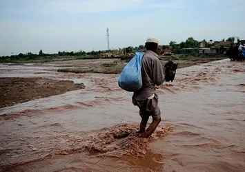 Pakistan'da muson yağmurları 30 can aldı