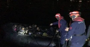 Çeşme açıklarında 48 düzensiz göçmen yakalandı