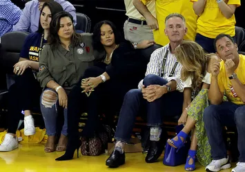 Rihanna geldi maç karıştı