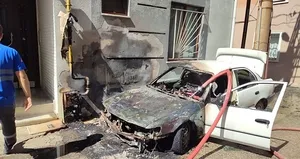 Edirne’de park halindeki araç yandı