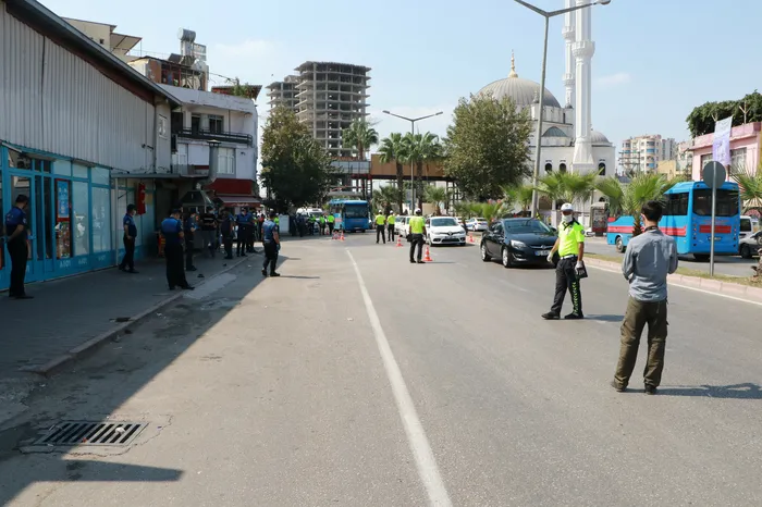 Polis minibüsteki 'roket'i affetmedi: 6500 TL ceza kesildi - 3