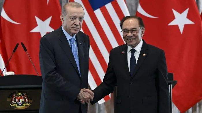 baskan-erdoganin-davetine-icabet-malezya-basbakani-enver-ibrahim-turkiyeye-geliyor-1767703549372.jpg (Foto: AA)