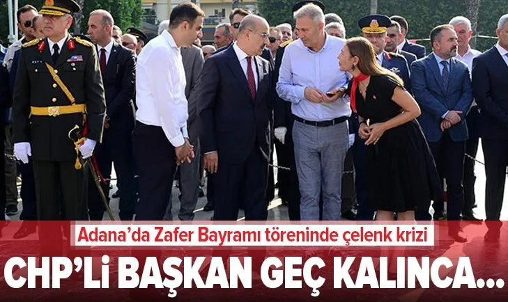 Adana’da Zafer Bayramı töreninde çelenk krizi! CHP’li başkan geç kalınca...