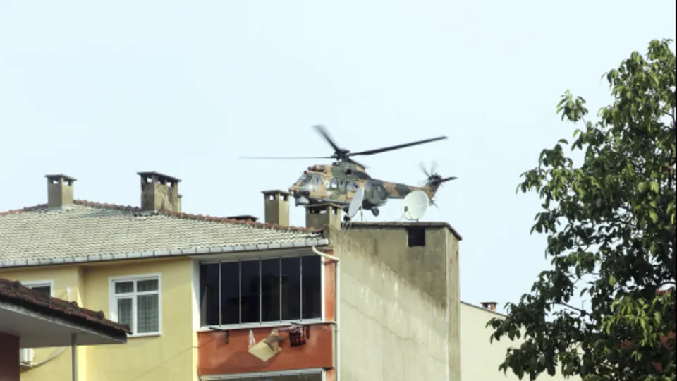 Kastamonu'da evlerde mahsur kalanlar helikopterle kurtarıldı! A Haber canlı yayınında tahliye anı