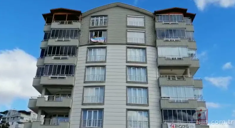 Sağlık Bakanı Fahrettin Koca tavsiye edince evinin camına bu afişi astı! Koronavirüs bitene kadar... 2