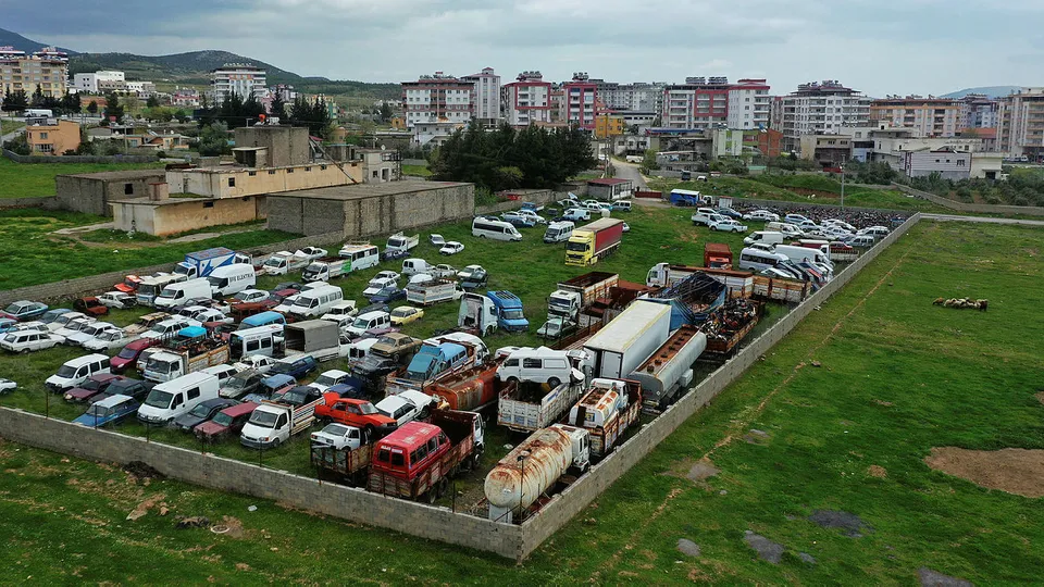 Son dakika | Milyonluk araçlar burada çürüyor! Otopark sahibi : "Yetkililerden çözüm bekliyoruz"