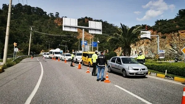 Son dakika: İzmir’e araç girişlerine kısıtlama getirildi