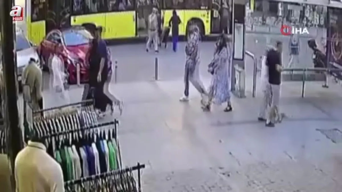 Anketör broşür verdiği kadının yanındaki şahısla kavga etti