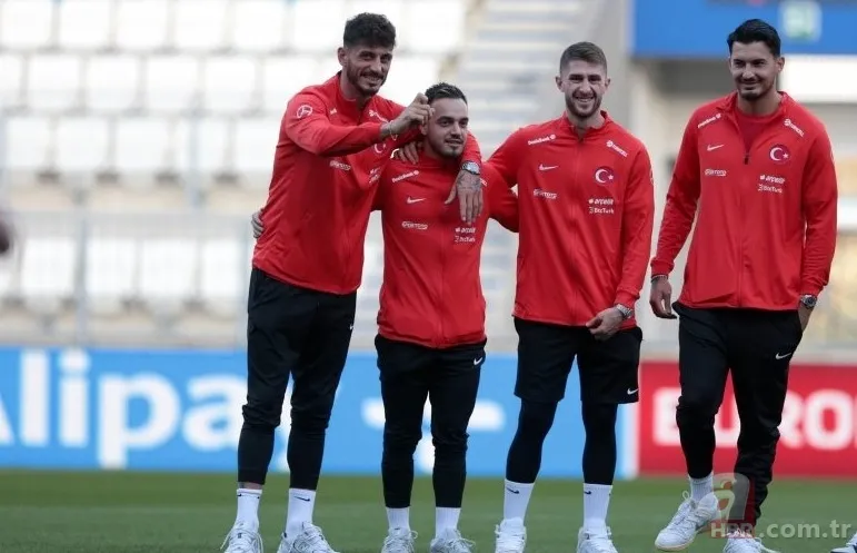 Montella rüzgarı arkasına aldı! İşte Türkiye’nin Letonya maçındaki ilk 11’i! Sacha Boey hakkında çarpıcı açıklama 9