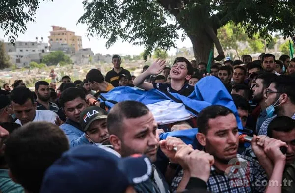 Filistinli çocuğun şehit babasına yürek yakan vedası: Allah yolunu açık etsin