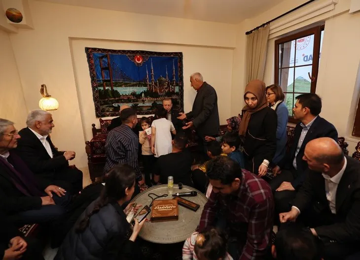 Başkan Erdoğan Gaziantep'te köy evinde vatandaşlarla bir araya geldi