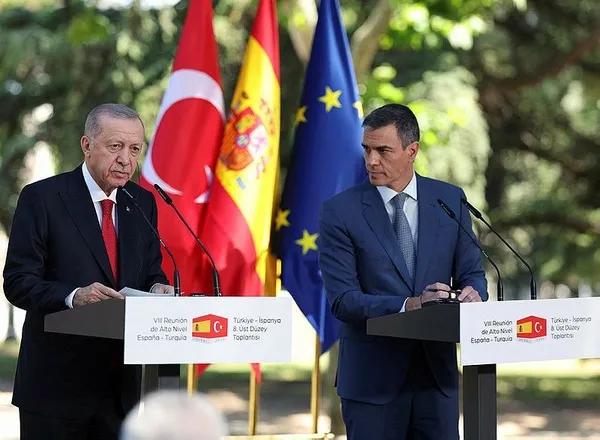 baskan-erdogandan-provokatif-soru-soran-ispanyol-gazeteciye-ders-niteliginde-ayar-1718291241503.jpeg Başkan Erdoğan'dan provokatif soru soran terör sevici İspanyol gazeteciye ders niteliğinde ayar! "Başını sallama ben sallamıyorum" - 3