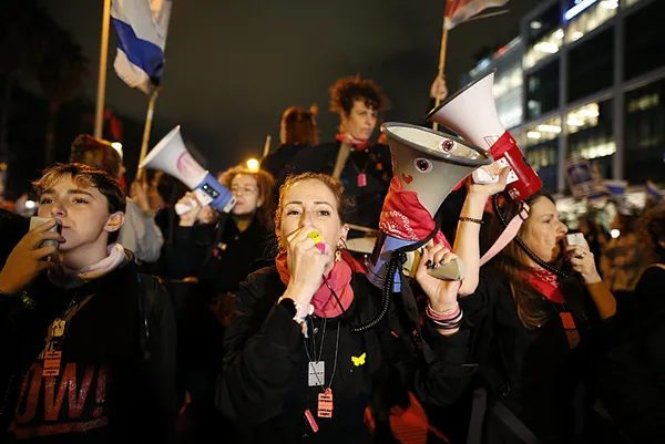 1709412888125.jpg İsrail'de istenmeyen katil: Netanyahu! Tel Aviv'de büyük protesto: Binlerce kişi sokaklara döküldü - 1