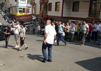 Maltepe'de binanın çatısı alev alev yandı