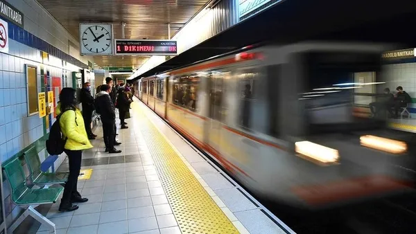 mansur-yavas-ankaradaki-toplu-ulasim-krizini-cozemiyor-yuzlerce-kisi-magdur-1691560038036.jpg Mansur Yavaş Ankara’daki toplu ulaşım krizini çözemiyor! Yüzlerce kişi mağdur… - 2