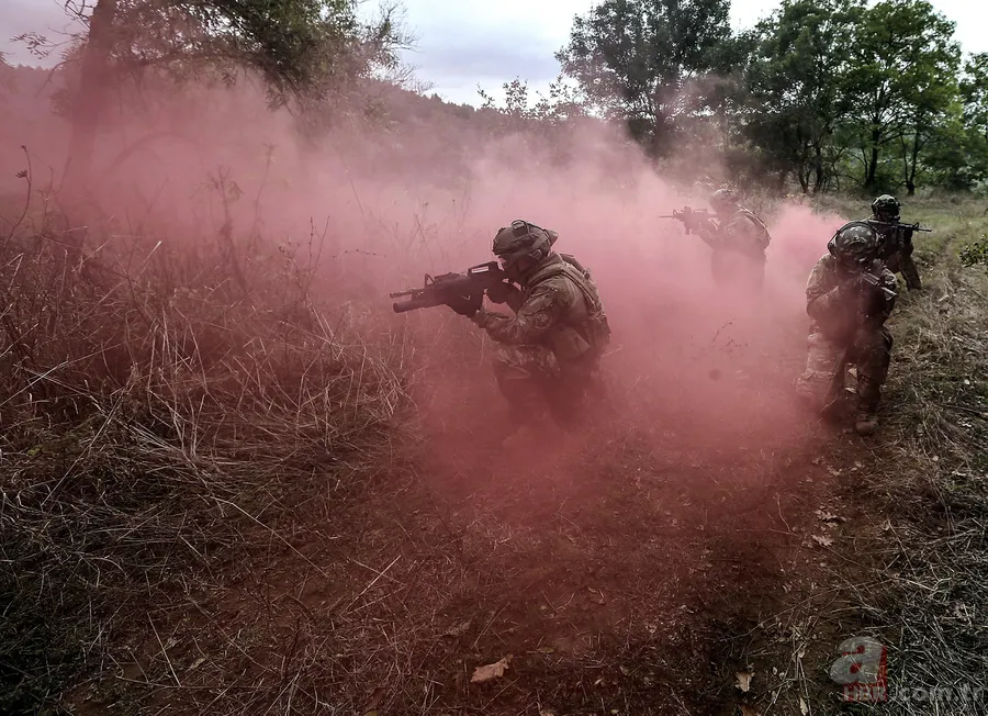 Türk ordusunun gururu SAS komandoları görüntülendi! 1