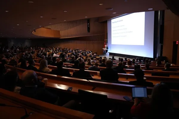 Hazine ve Maliye Bakanı Şimşek ABD’li yatırımcılarla bir araya geldi! Yatırım ve fırsat mesajı