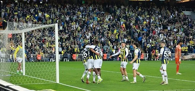Fenerbahçe evinde çok farklı! Sarı lacivertliler yarışa devam dedi