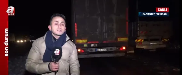 1642623575430.jpg Kar kalınlığı 50 santimetre! TIR'lar yan döndü askeri vinçler devrede! A Haber muhabirleri yoğun kar yağışının olduğu bölgelerden aktardı - 1