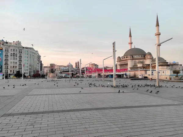 Sokağa çıkma kısıtlaması sona erdi! Kimler dışarıya çıkabilir? Yeni kısıtlama saat kaçta?